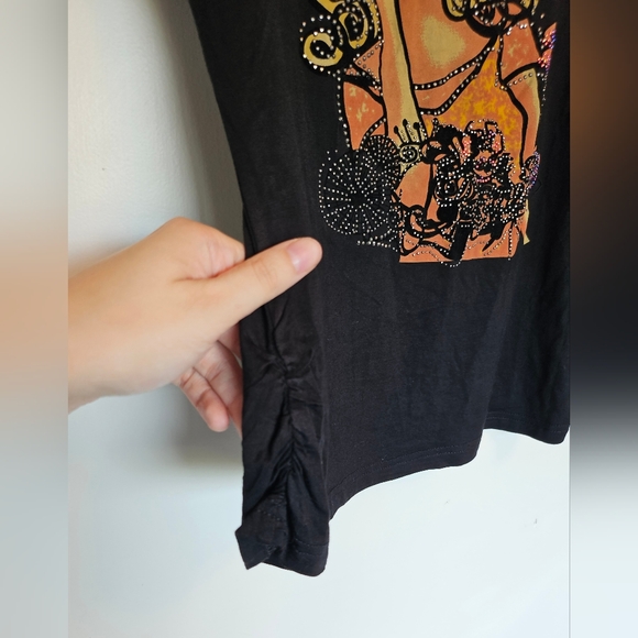 Chagall Funky Beaded Detailing Graphic Tee With Rhinestones and Faux Fur - Picture 6 of 7